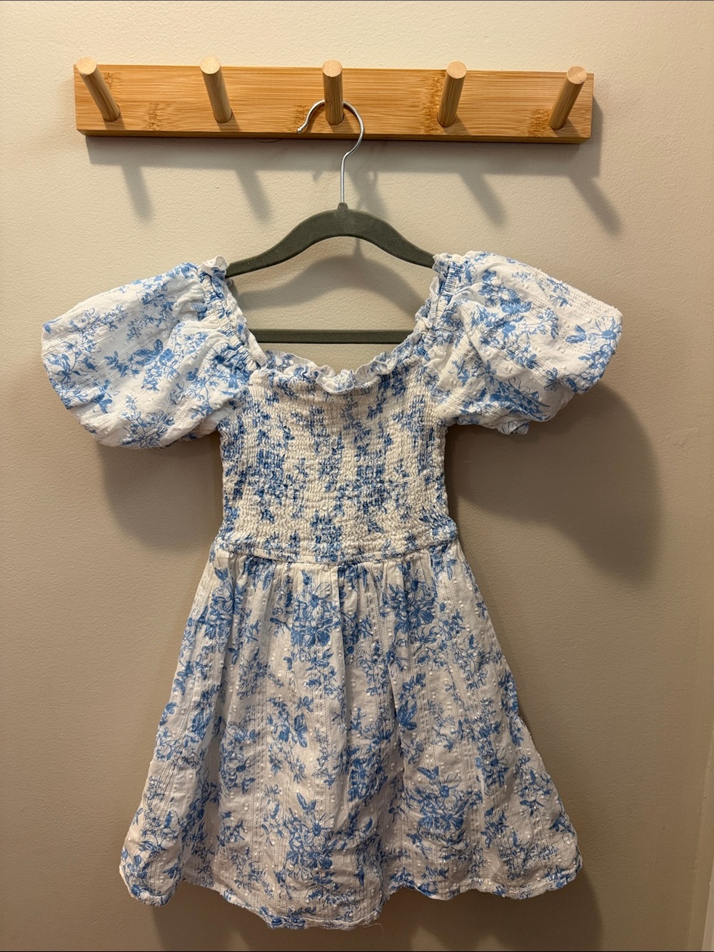 Kiwi White Dress with Toile Print and Puff Sleeves